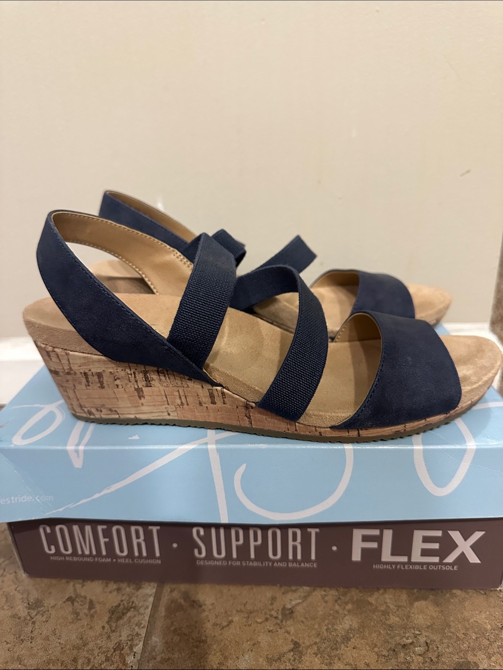 Life stride soft system sandals size 9.